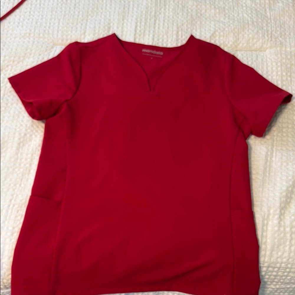 Mandala 2 pocket scrub top in red